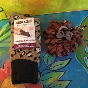 NEW LEOPARD PRINT BOOT SOCKS AND 4 PACK HAIR ACCESSORIES.